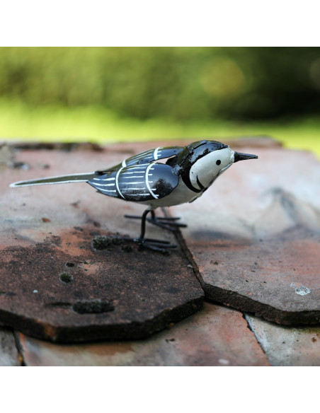 Bergeronnette grise en métal recyclé peint - Décoration deco jardin