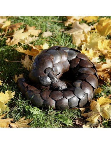 Pangolin lové pièce unique en métal recyclé deco jardin