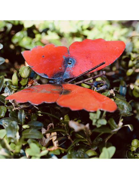 Papillon en métal recyclé - rouge deco jardin Papillon en métal recyclé - rouge deco jardin